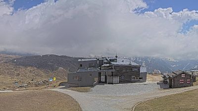 immagine della webcam nei dintorni di Novella: webcam Rifugio Viviani