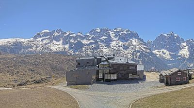 immagine della webcam nei dintorni di Passo Tonale: webcam Rifugio Viviani