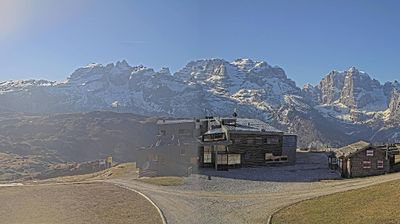 immagine della webcam nei dintorni di Passo Tonale: webcam Rifugio Viviani