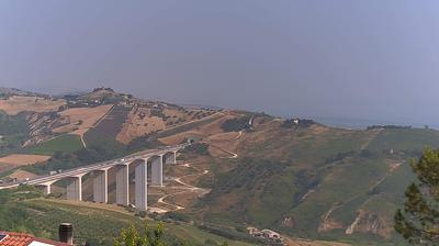 immagine della webcam nei dintorni di Castiglione Messer Raimondo: webcam Foggetta