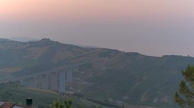 immagine della webcam nei dintorni di Castiglione Messer Raimondo: webcam Foggetta