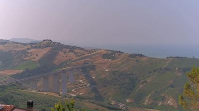 immagine della webcam nei dintorni di Castiglione Messer Raimondo: webcam Foggetta