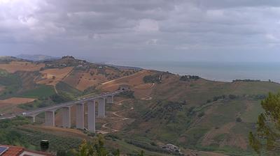 immagine della webcam nei dintorni di Castiglione Messer Raimondo: webcam Foggetta