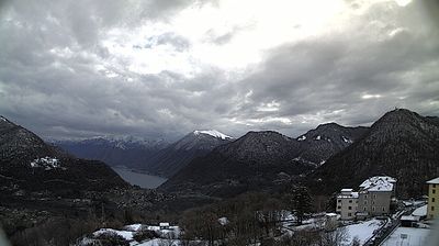 immagine della webcam nei dintorni di Pigra: webcam Casasco d'Intelvi