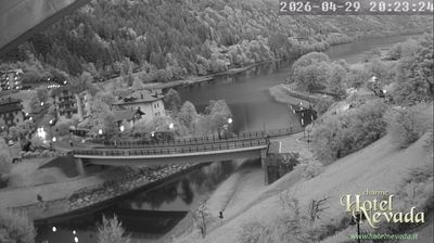 immagine della webcam nei dintorni di Monte Spinale: webcam Molveno