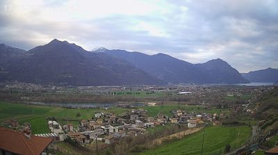 immagine della webcam nei dintorni di Castione della Presolana: webcam Costa Volpino