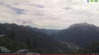 immagine della webcam nei dintorni di Rifugio Falc: webcam Alpe Giumello