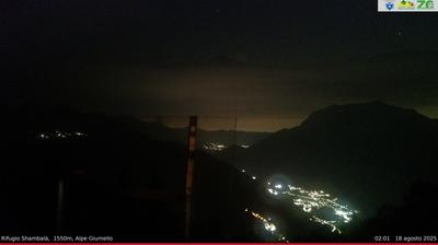 immagine della webcam nei dintorni di Dosso del Liro: webcam Alpe Giumello