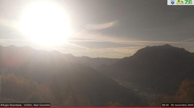immagine della webcam nei dintorni di Monte Legnone: webcam Alpe Giumello