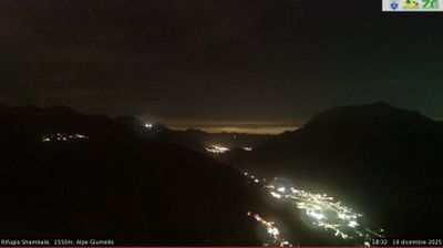immagine della webcam nei dintorni di Dosso del Liro: webcam Alpe Giumello