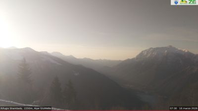 immagine della webcam nei dintorni di Piani di Bobbio: webcam Alpe Giumello