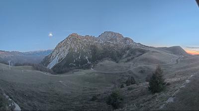 immagine della webcam nei dintorni di Alpe Giumello: webcam Piani di Bobbio