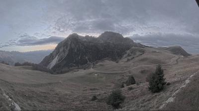 immagine della webcam nei dintorni di Piazzatorre: webcam Piani di Bobbio