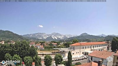 immagine della webcam nei dintorni di Campo Cecina: webcam Avenza