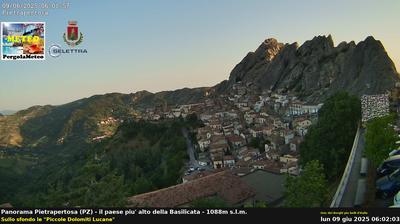 immagine della webcam nei dintorni di Grumento Nova: webcam Pietrapertosa
