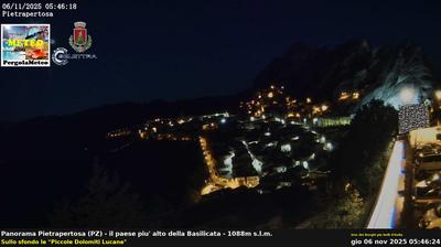immagine della webcam nei dintorni di Grumento Nova: webcam Pietrapertosa