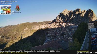 immagine della webcam nei dintorni di Marsico Nuovo: webcam Pietrapertosa