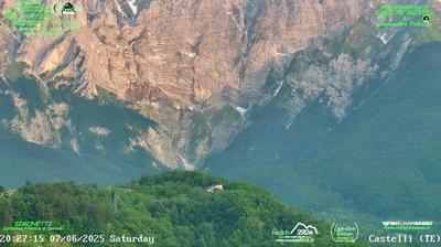 immagine della webcam nei dintorni di Prati di Tivo: webcam Castelli