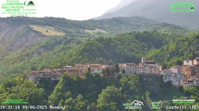 immagine della webcam nei dintorni di Campotosto: webcam Castelli