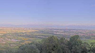 immagine della webcam nei dintorni di Castagneto Po: webcam San Raffaele Cimena