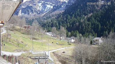 immagine della webcam nei dintorni di Spiazzi di Gromo: webcam Roncobello