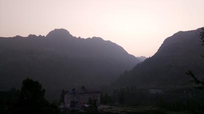 immagine della webcam nei dintorni di Sondrio: webcam Rifugio Calvi Laghi Gemelli