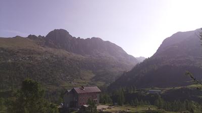 immagine della webcam nei dintorni di Mezzoldo: webcam Rifugio Calvi Laghi Gemelli