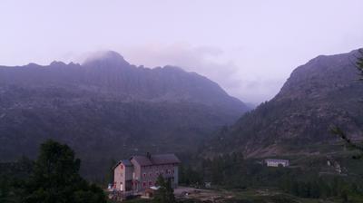 immagine della webcam nei dintorni di Averara: webcam Rifugio Calvi Laghi Gemelli