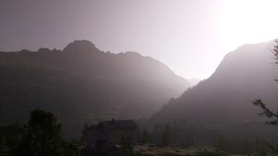 immagine della webcam nei dintorni di Lizzola: webcam Rifugio Calvi Laghi Gemelli