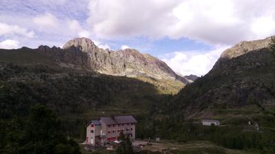 immagine della webcam nei dintorni di Gromo: webcam Rifugio Calvi Laghi Gemelli