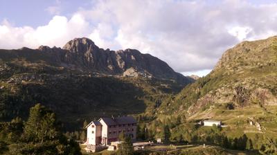 immagine della webcam nei dintorni di Valbondione: webcam Rifugio Calvi Laghi Gemelli