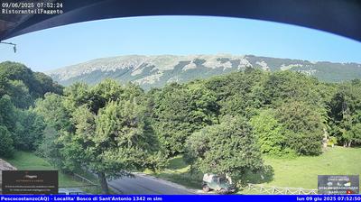 immagine della webcam nei dintorni di Sant'Eufemia a Maiella: webcam Rocca Pia