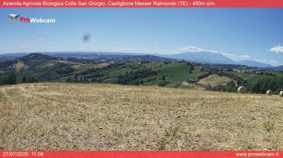 immagine della webcam nei dintorni di Calascio: webcam Castiglione Messer Raimondo