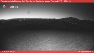 immagine della webcam nei dintorni di Calascio: webcam Castiglione Messer Raimondo