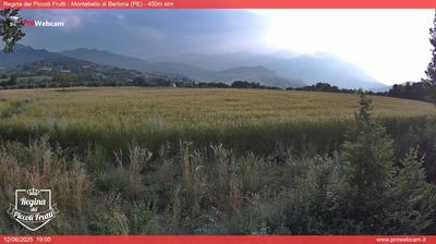 immagine della webcam nei dintorni di Castiglione Messer Raimondo: webcam Montebello di Bertona