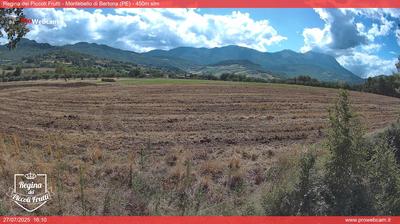 immagine della webcam nei dintorni di Campo Imperatore: webcam Montebello di Bertona