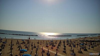 immagine della webcam nei dintorni di Civitanova Marche: webcam Porto Potenza Picena