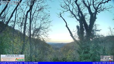 immagine della webcam nei dintorni di Campli: webcam Castelli