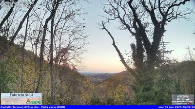 immagine della webcam nei dintorni di Arsita: webcam Castelli