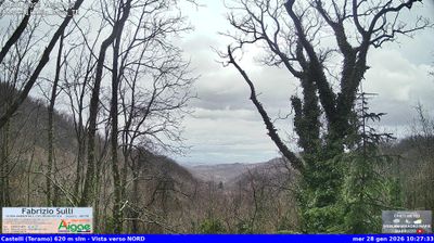 immagine della webcam nei dintorni di Morro d'Oro: webcam Castelli