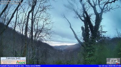 immagine della webcam nei dintorni di Campotosto: webcam Castelli