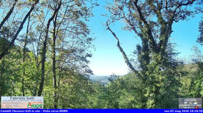 immagine della webcam nei dintorni di Sant'Eusanio Forconese: webcam Castelli
