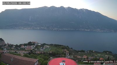 immagine della webcam nei dintorni di Ferrara di Monte Baldo: webcam Tremosine sul Garda