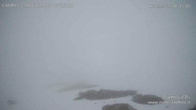 immagine della webcam nei dintorni di Civitella Roveto: webcam Campo Staffi